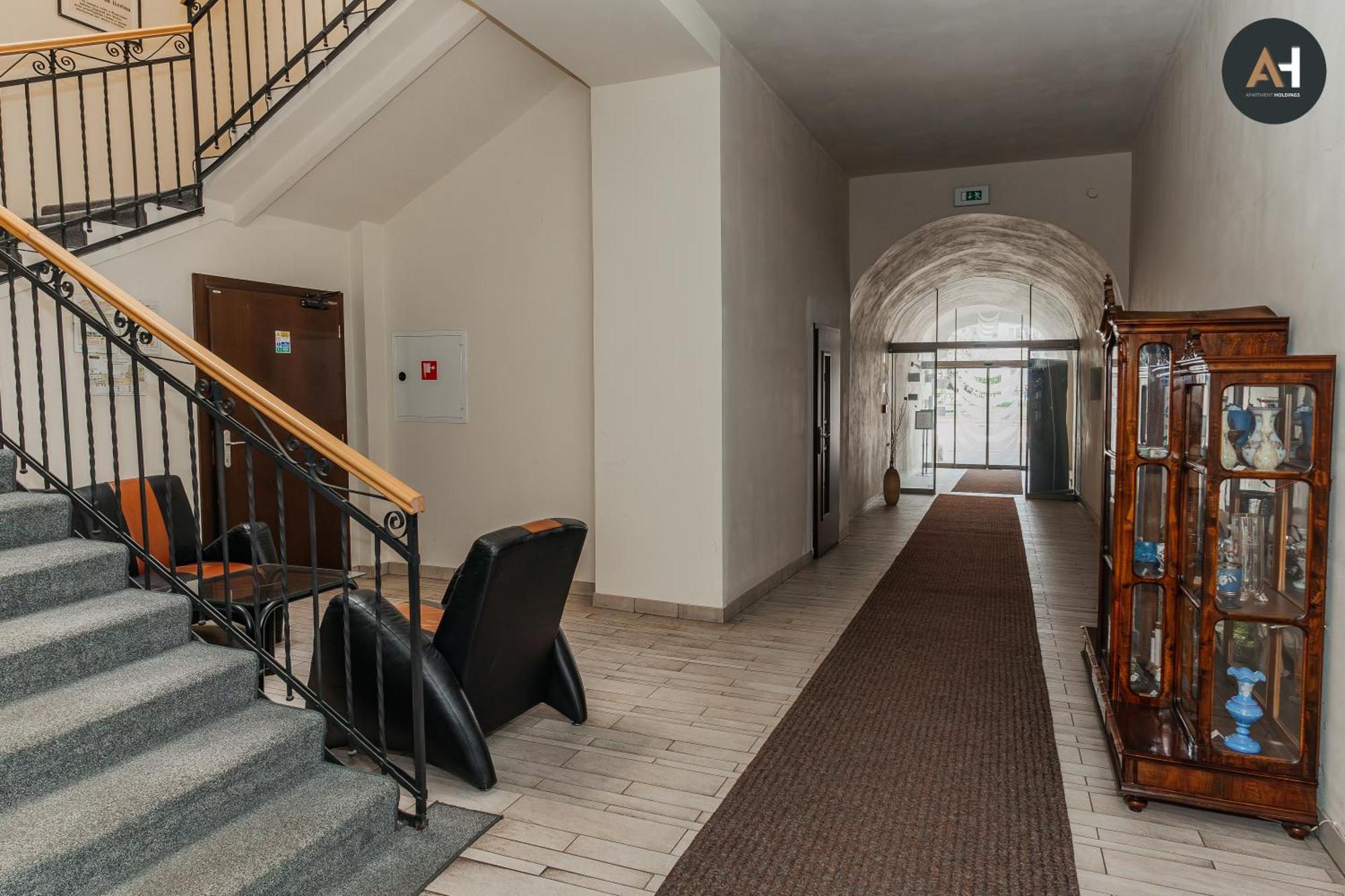 Ah Charlotte City Center Apartment Кошице Екстериор снимка